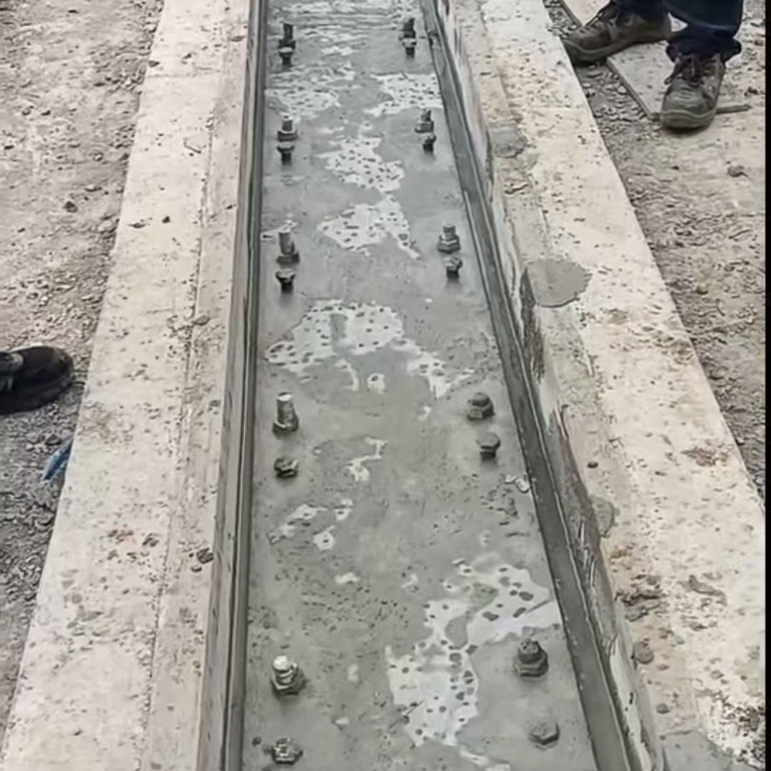 鲅鱼圈港口码头起重机龙门吊重型机械设备稳固用早强快凝轨道胶泥